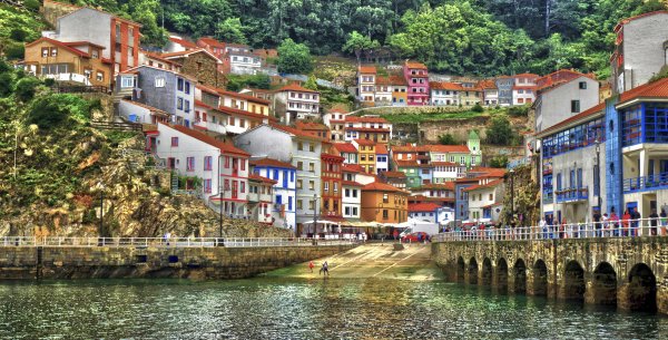 cudillero-asturias-spain-bay-of-biscay-kudilero-asturiia-isp