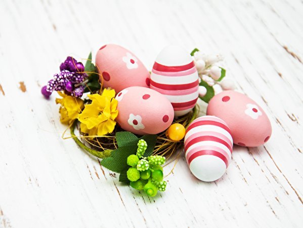Easter Table Eggs 581704 599x450