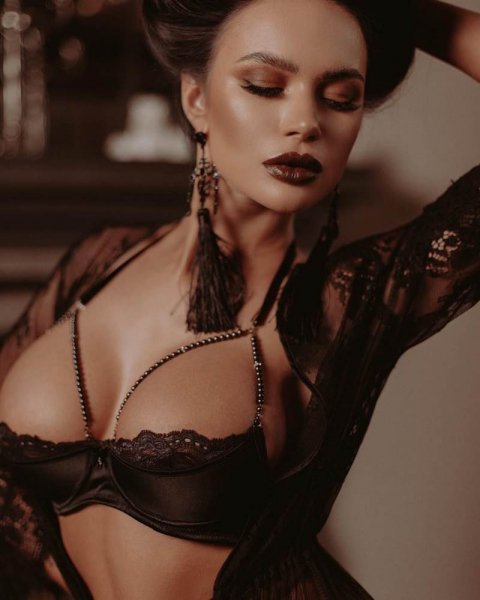 Яна-Кошкина-в-нижнем-белье-фото