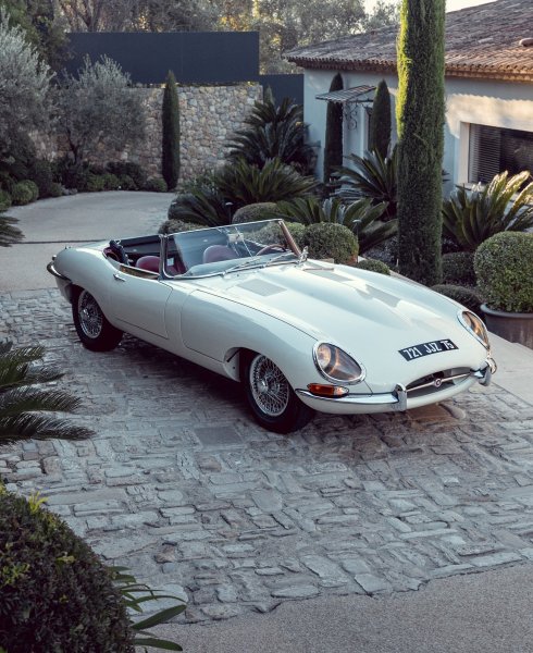 JAGUAR E-TYPE (1961г.)