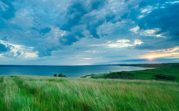 Lake-sakakawea-ozero-pole
