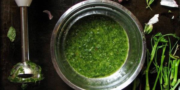 Острый соус чимичурри с мятой и чесноком