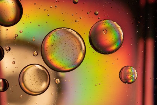 Rainbow-bubbles-oil-water-abstract-colors