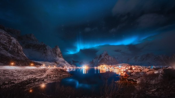 lofotenskie-ostrova-zima-poselok-ford-svet-ogni-otrazhenie-n