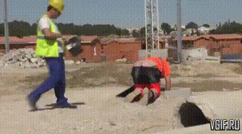 Замазал щель