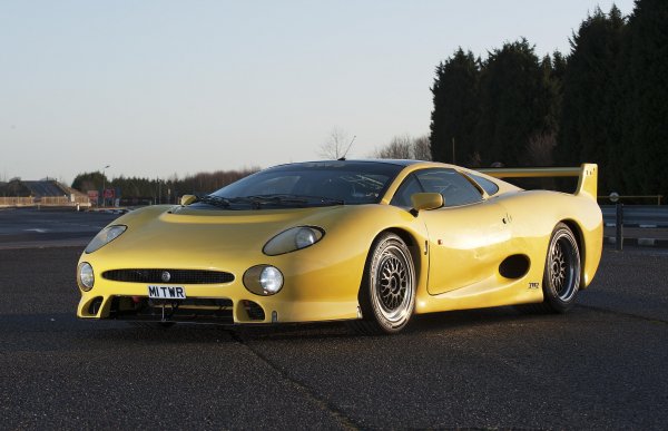 jaguar-xj220-yellow-supercar