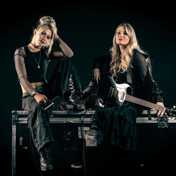 THE PRETTY WILD - Paradox