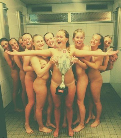 Команда девушек