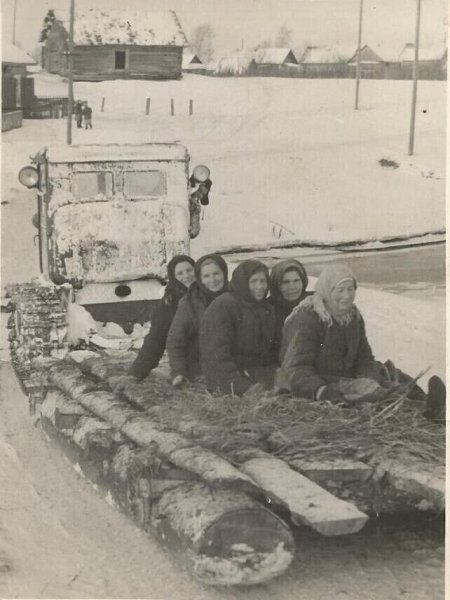 Когда-то так люди ездили на работу....