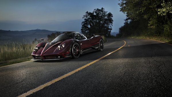 Pagani-2017-zonda-fantasma-evo-bordovyi-avtomobil