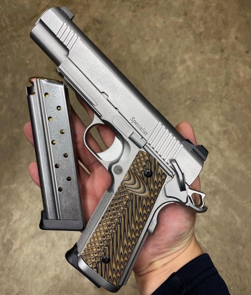 DAN WESSON SPECIALIST