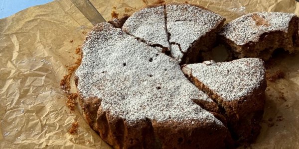 Шарлотка с яблоками и мёдом