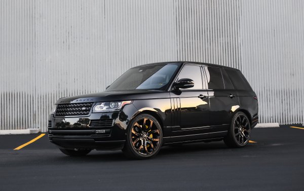 range-rover-with-color-matched-exterior-trim-smoked-lights