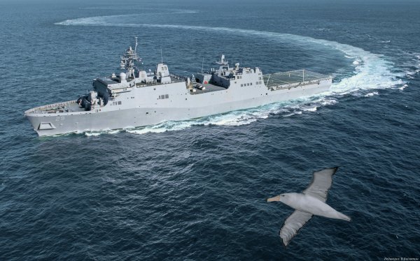IMG viter59 USS Richard M. McCool Jr. LPD-29