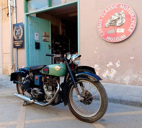 ROYAL ENFIELD J2 500cc (1946г.)