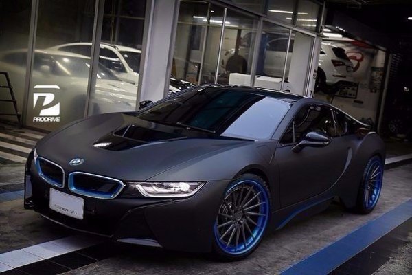 BMW i8