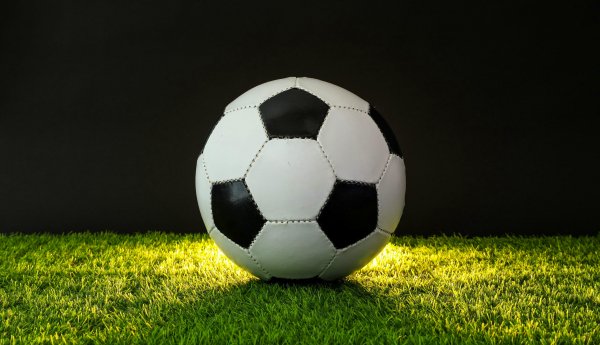 Futbolnyj miach pole futbol