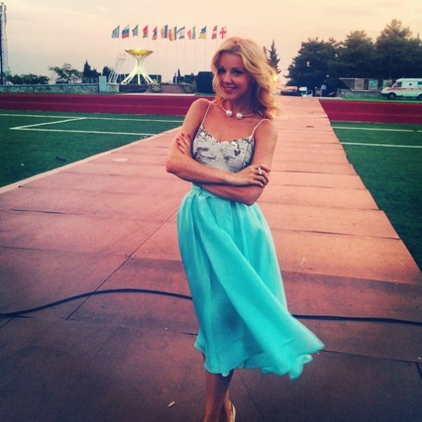 Юля Караулова