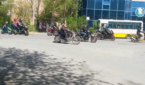 трамвай-против-байкеров