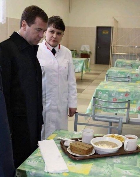 Медведев задумался ....