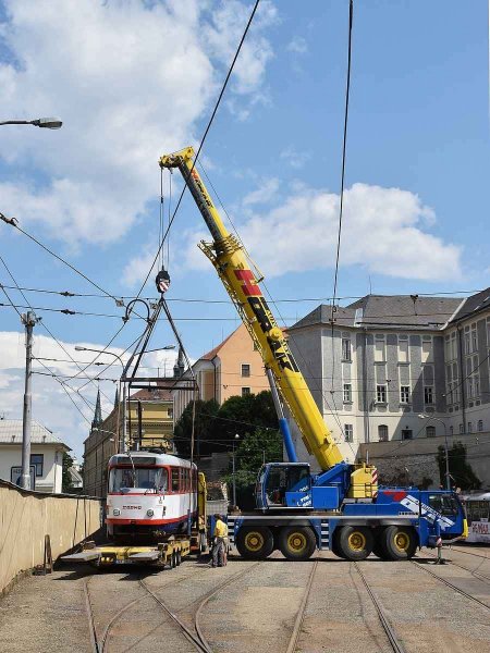 Необычная чешская архитектура. Дом с трамваем