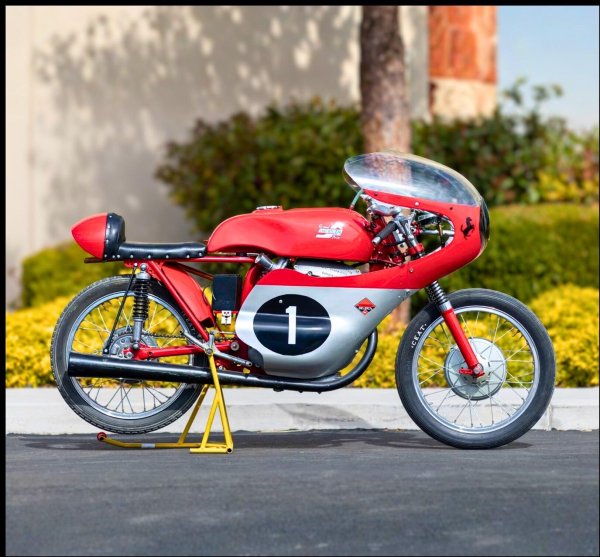 DUCATI DOUBLE OVERHEAD CAM GRAND PRIX (1955г.)