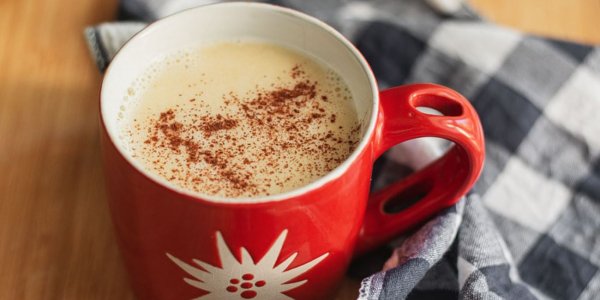 Белый горячий шоколад с корицей