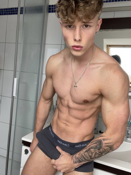 @hiltonlbenjamin - Front