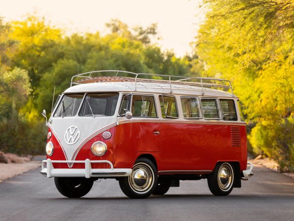 Volkswagen Type 2 T1 15-Window Deluxe
