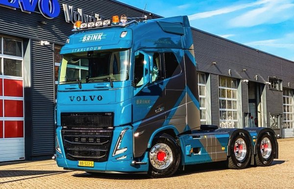 VOLVO