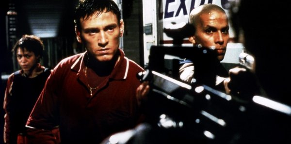 Осиное гнездо (2002)