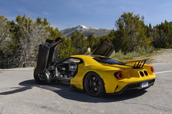 Ford-gt-2017-superkar-ford-gory