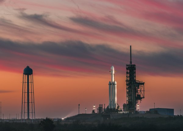 Spacex-cape-canaveral-florida-usa-falcon-heavy-rocket-launch