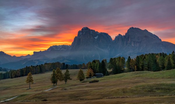Italiia-gory-iuzhnyi-tirol