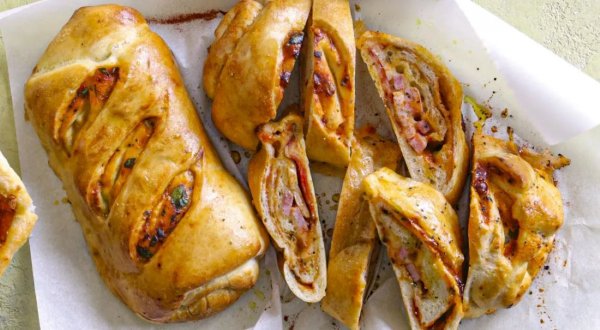 Стромболи с мясным ассорти