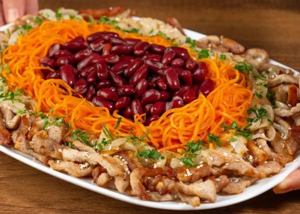 Салат с фасолью и мясом