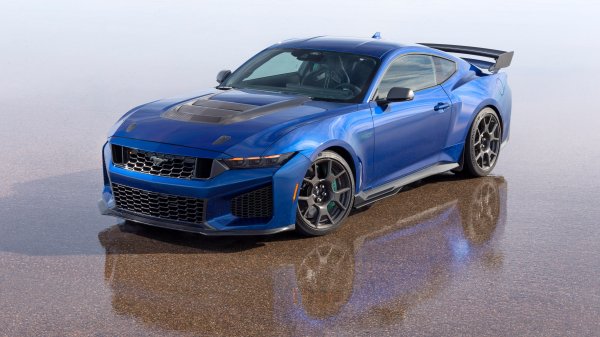 02-22-ford-mustang-dark-horse-sc