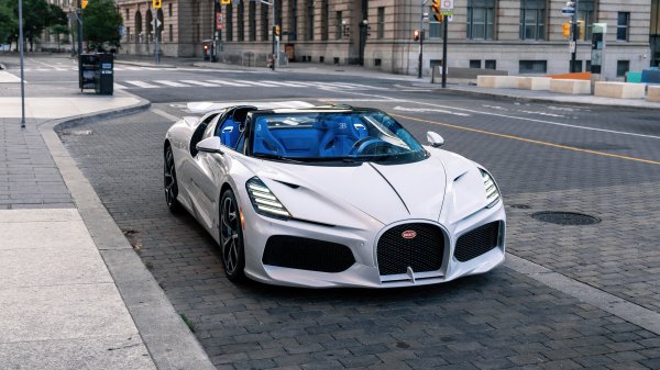 Bugatti W16 Mistral Торонто