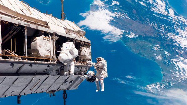 nasa kosmonavty lyudi