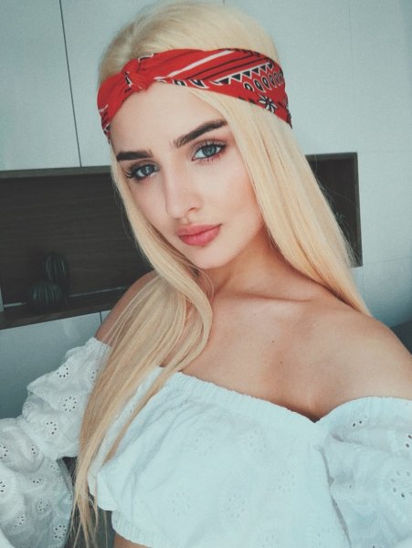 Прелестная тиктокерша Дина Саева