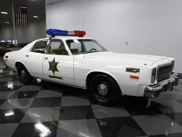 PLYMOUTH FURY 4-DOOR SEDAN HASSARD COUNTRY POLICE (1977г.)
