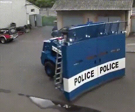 Полицейская стена