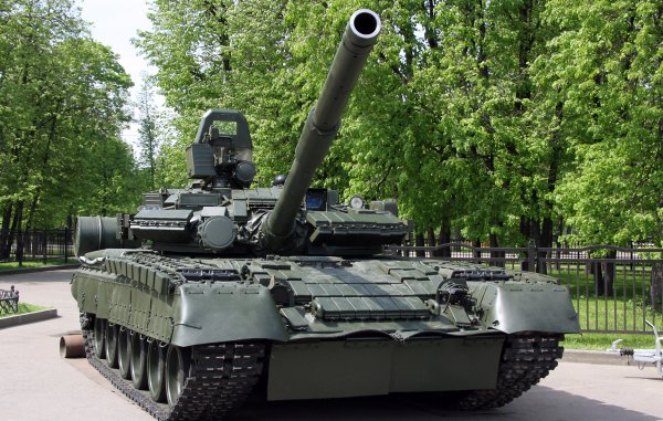 T-80BV - military vehicles static displays in Luzhniki 2010-0