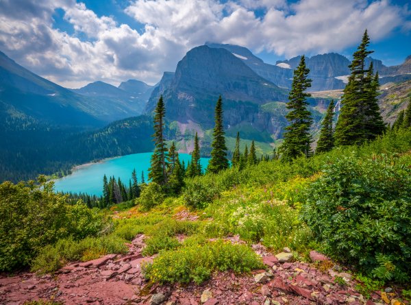 Glacier-national-park-ssha-peizazh-gory-ozero