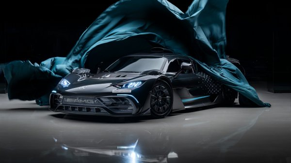 Mercedes-AMG One темная