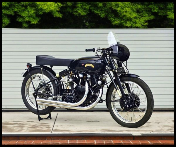 VINCENT BLACK LIGHTNING REPLICA (1949г.)