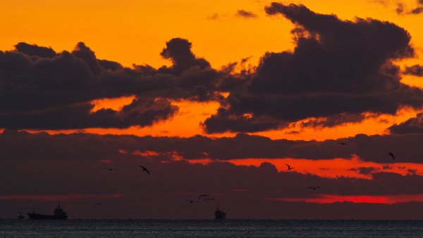 Sunset sea ship 158599 1920x1080