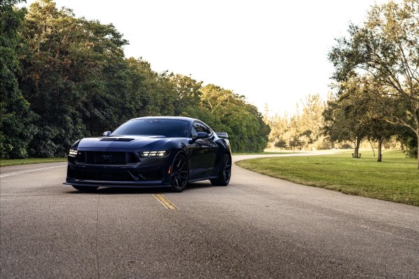Mustang-darkhorse-road-ford