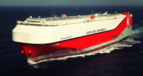 Drive-green-highway-gruzovoe-sudno-vehicles-carrier-rolker-r