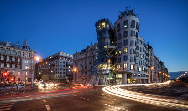 praga-chehiya-ulicy-doma-doroga